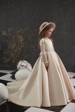 Little Girl Long Satin Gown With Lace Sleeves(Little Girl Long Satin Gown With Lace Sleeves)