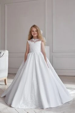 Long Classy First Communion Dress With A Train(Long Classy Communion Dress With A Train)