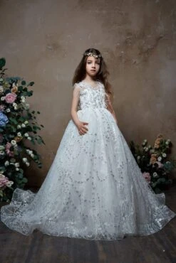 Junior Bridesmaid Retro Tulle Dress With Feathers(Junior Bridesmaid Retro Tulle Dress Embroidered With Beads And Feathers)